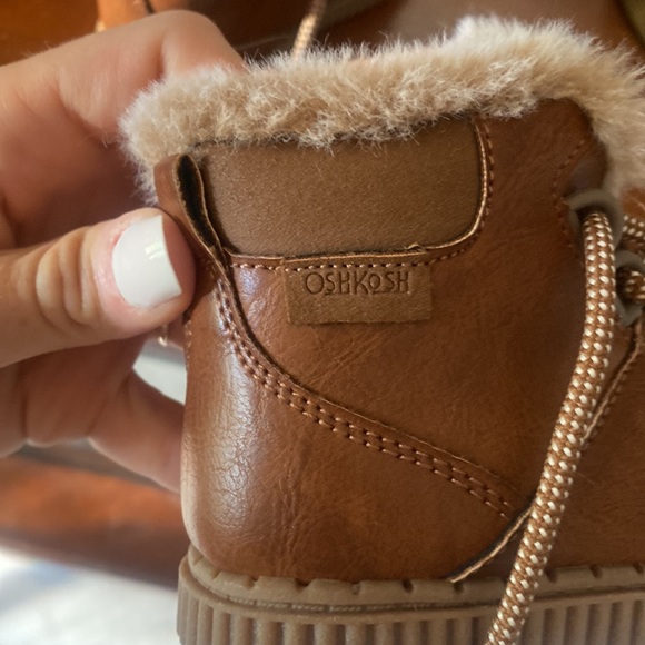 Oshkosh toddler boots size 6 - Picture 5 of 5